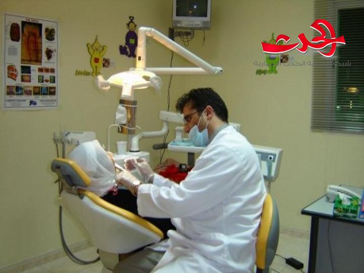 مجلس التعليم العالي يخفض عدد المقررات الدراسية في كليات طب الأسنان بالجامعات