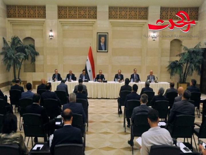 حلّ مشاكل عمولات شركات الصرافة وإيقاف القروض وتسعير الدواء في لقاء رئيس الحكومة مع الصناعيين اليوم