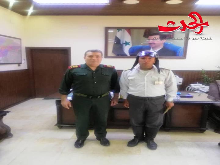 تكريم الشرطي حسن جدوع.. لايصاله طالبا متأخرا عن امتحاناته