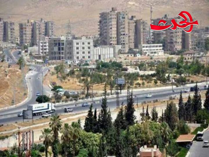 الحجر على بناء في ضاحية الأسد، بعد تأكيد إصابة أحد سكانه بكورونا