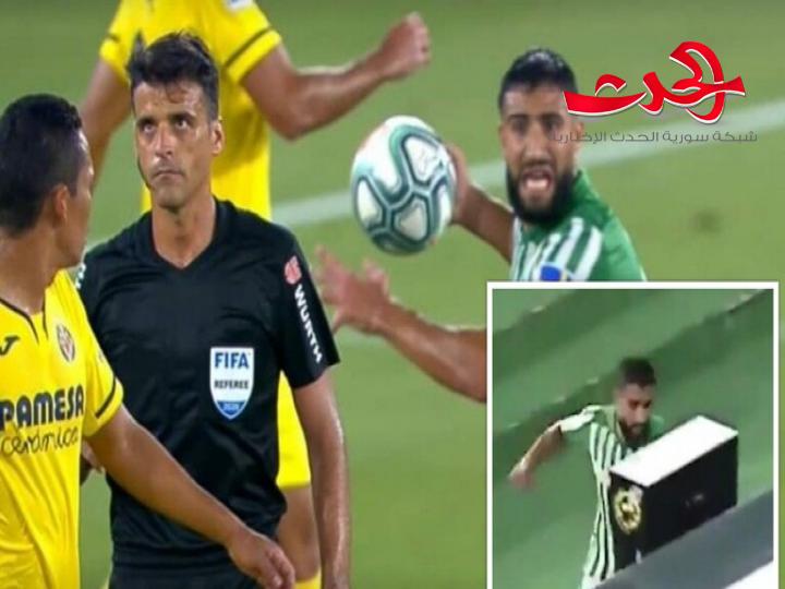 بعد طرده من المباراة.. لاعب جزائري يلكم حكم الـ" var"
