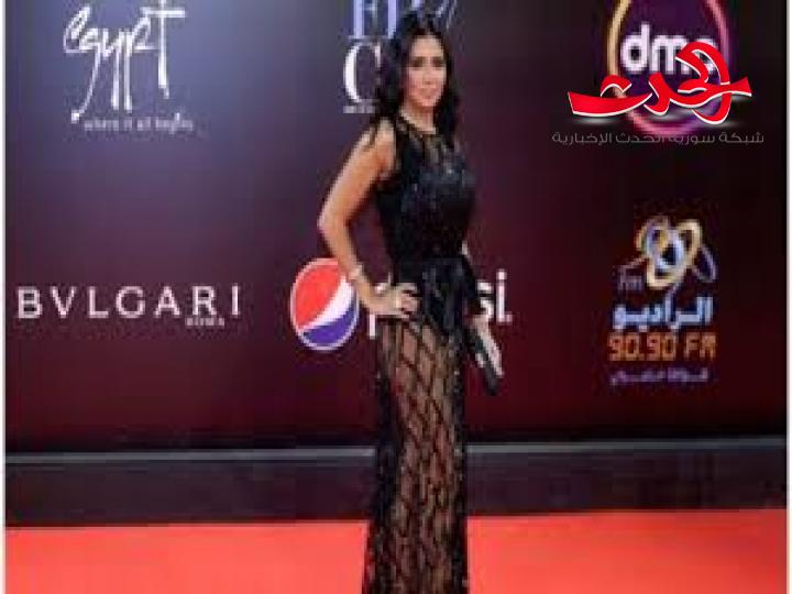 بسبب نشرها صور لممثلات مصر بـ "المايوه".. رانيا اليوسف تتعرض لهجوم حاد