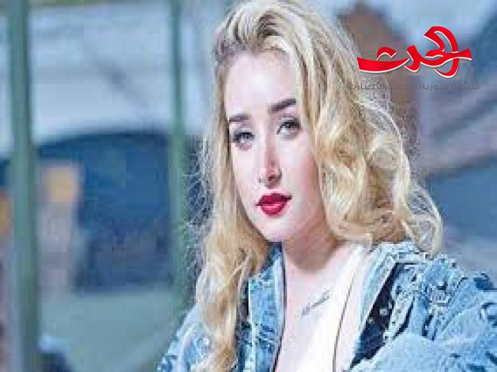 بالفيديو.. هنا الزاهد توثق  لحظة تحرش عدد من الرجال بها