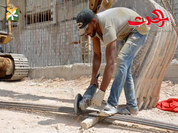 محافظ دمشق يتفقد أعمال إكساء مدرسة عش الورور وتأهيل كراج العباسيين
