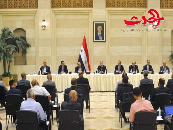 المهندس عرنوس خلال لقائه غرف الزراعة والحرفيين: إحداث شركات للتصنيع والتسويق الزراعي ودعم الحرف المتضررة