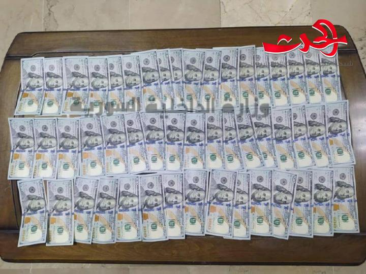 شخص يتاجر بالعملة الأجنبي في السوق السوداء في حلب