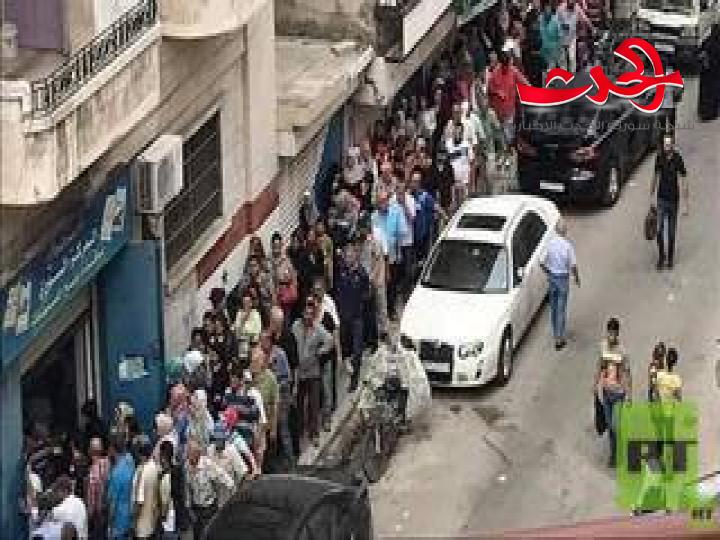 طابور الدخان.. طابور جديد يضاف الى يوميات السوريين
