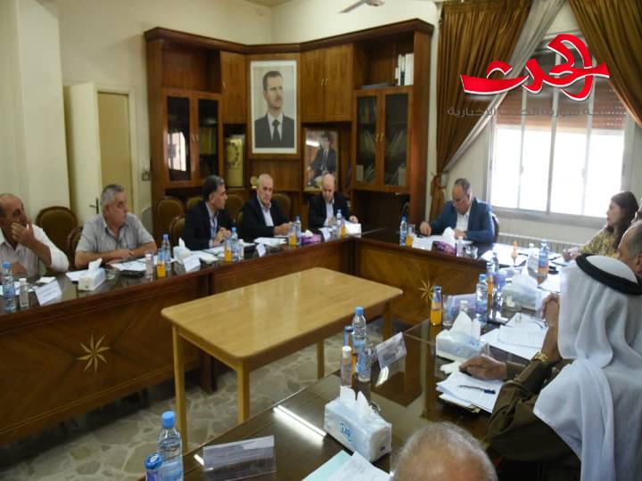 الوزير البرازي يشيد بشجاعة عمال الحسكة وجهود عمال الحبوب  يؤكد  العمل للحصول على كل حبة قمح .