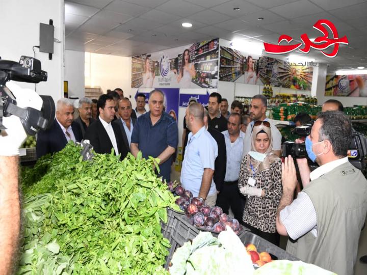الوزير البرازي ومحافظ دمشق يفتتحان مجمع برزة للسورية للتجارة