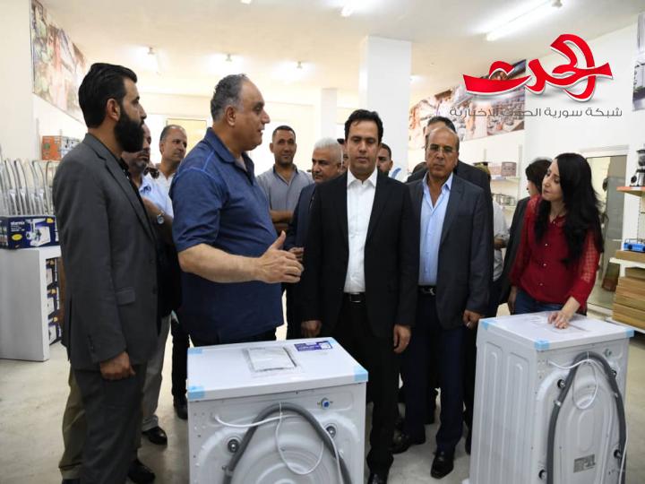 الوزير البرازي ومحافظ دمشق يفتتحان مجمع برزة للسورية للتجارة