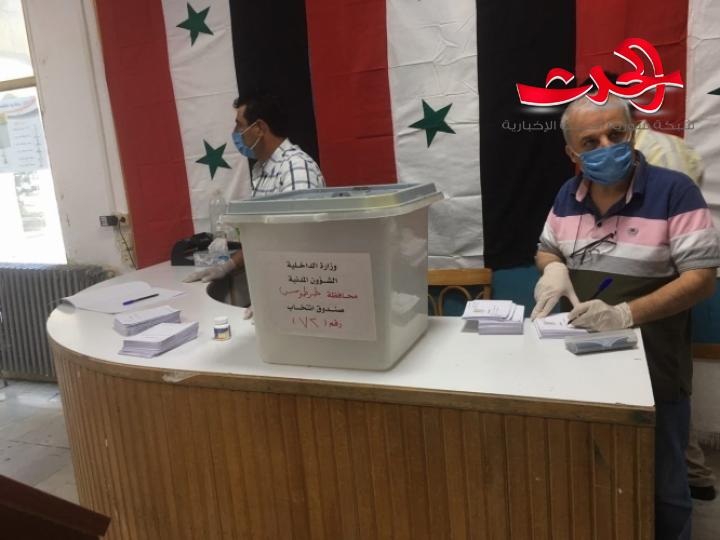 فتح صناديق الاقتراع أمام الناخبين في جميع المراكز الانتخابية لانتخاب أعضاء مجلس الشعب