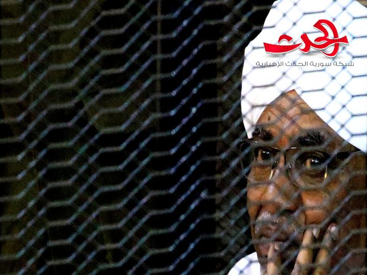 اليوم تبدأ أول جلسات محاكمة البشير بتهمة الانقلاب التي قد تصل عقوبتها الإعدام