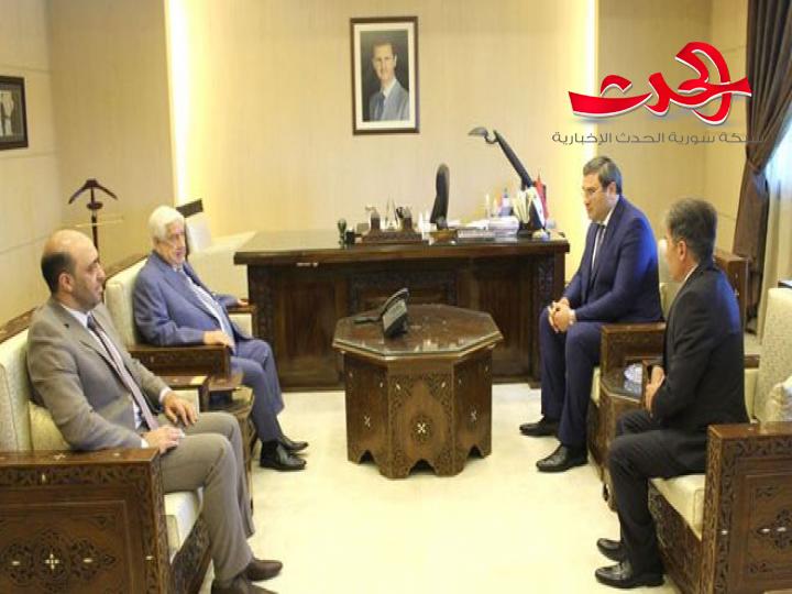 الوزير المعلم يتسلم نسخة من أوراق اعتماد سفير أبخازيا لدى سورية