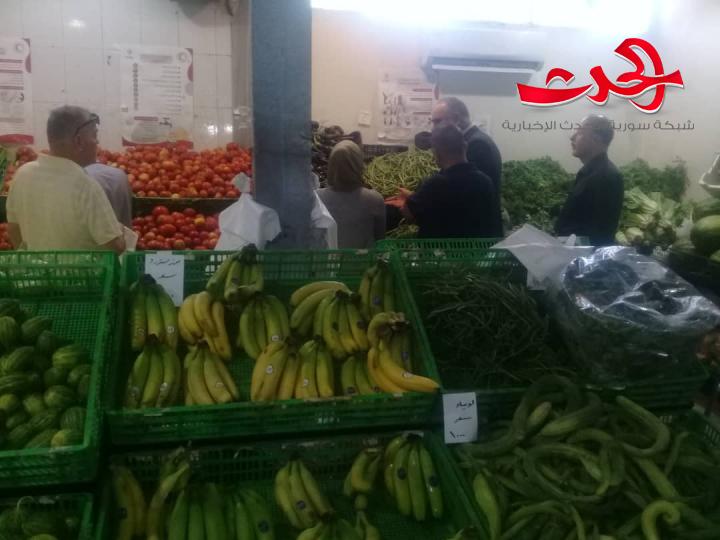 الوزيرالبرازي يتفقد عدد من الصالات بدمشق ويوعز بتخفيض أسعار عدد من الفواكه