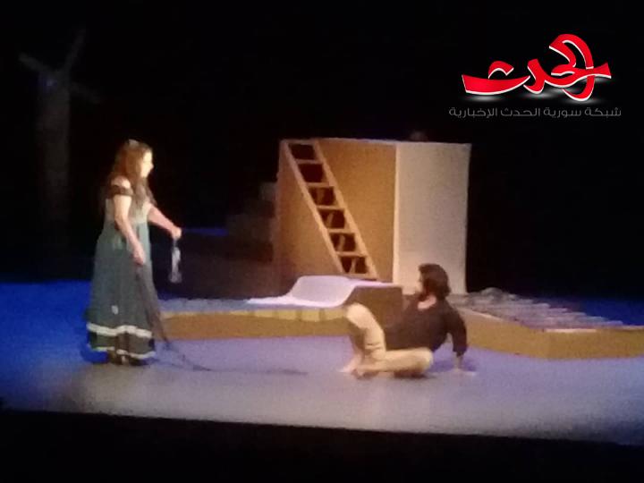 بيت الشغف لهشام كفارنة يفجّر طاقات ابداعية ويعيدُ للمسرح ألقهُ