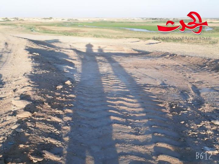 الأتراك ينهبون الآثار في تل أسود في شمال الرقة