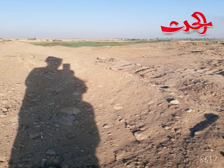 الأتراك ينهبون الآثار في تل أسود في شمال الرقة