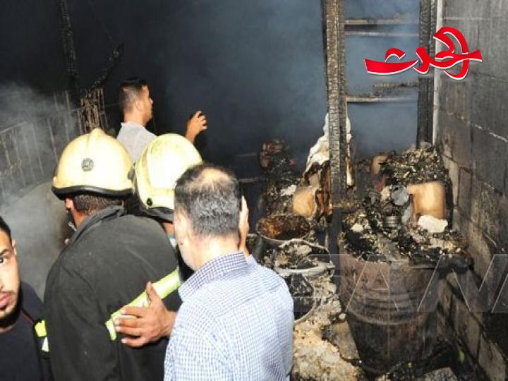 فوج إطفاء دمشق يخمد حريقا اندلع في مستودعات للسكاكر وموادها الأولية في سوق البزورية بدمشق