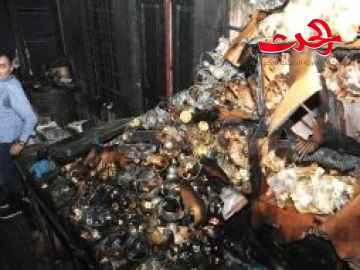 فوج إطفاء دمشق يخمد حريقا اندلع في مستودعات للسكاكر وموادها الأولية في سوق البزورية بدمشق
