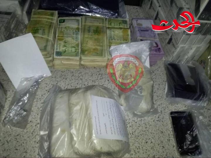 في طرطوس.. القبض على شخصين من مروجي المخدرات ويضبط مواد مخدرة ويصادر مبالغ مالية ومواد مهربة