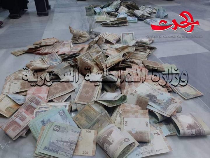 رائحة غريبة..تكشف وفاة متسول في منزلة بدمشق والعثور على مبالغ مالية قديمة 