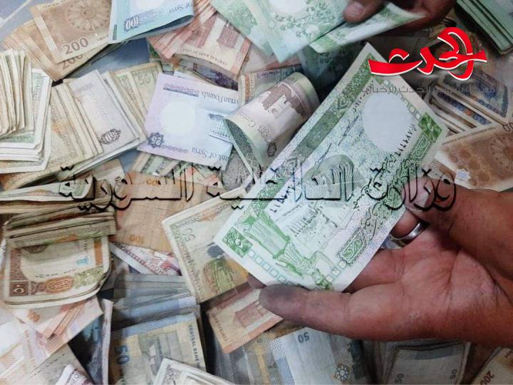 رائحة غريبة..تكشف وفاة متسول في منزلة بدمشق والعثور على مبالغ مالية قديمة 