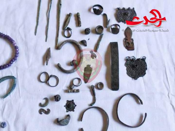 القبض على رجلين يتاجران بالقطع الاثرية في منطقة التل بريف دمشق