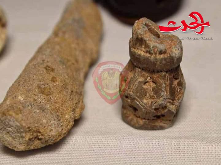 القبض على رجلين يتاجران بالقطع الاثرية في منطقة التل بريف دمشق