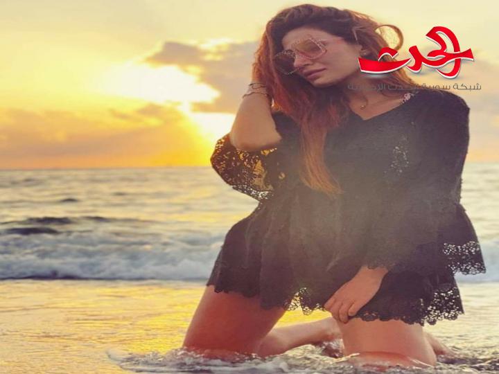 هبة نور تثير متابعيها على فيسبوك بصورة من على شاطئ البحر