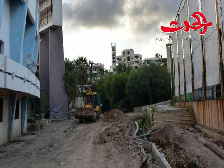 محافظ اللاذقية ينذر الشركة المنفذة لمشروع تأهيل ملعب الباسل