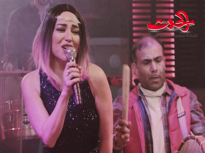 شارع شيكاغو + 18.. مصطفى المصطفى يقبل قدم امل عرفة