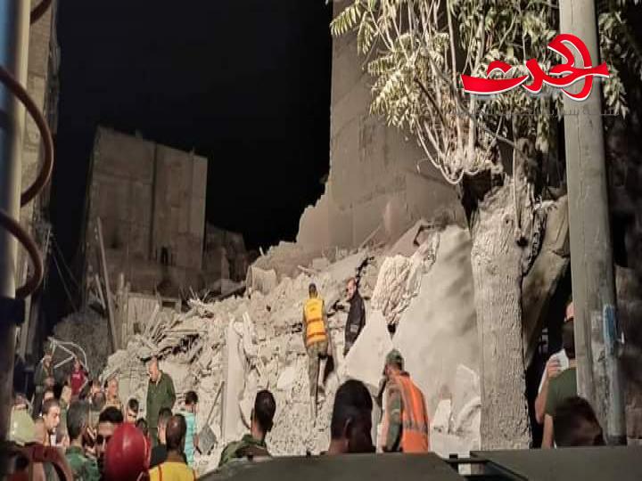 فيديو يظهر آثار الدمار الذي خلفه انهيار مبنى سكني في حلب