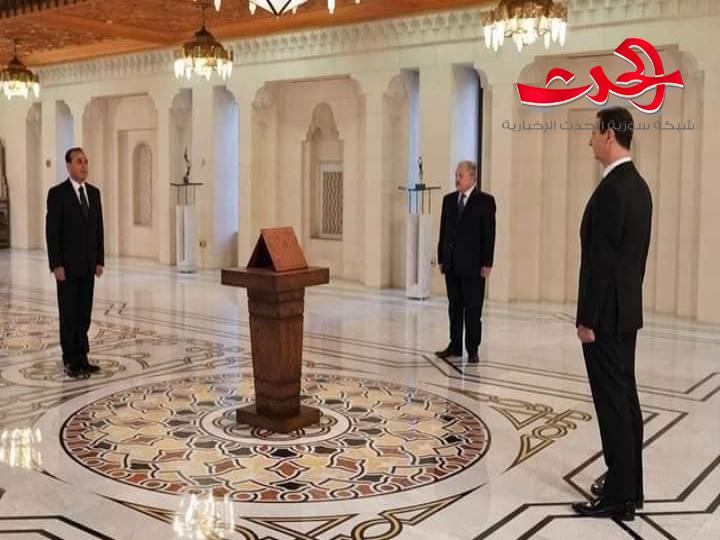 برئاسة المهندس عرنوس.. الحكومة الجديدة تؤدي اليمين الدستورية أمام الرئيس الاسد