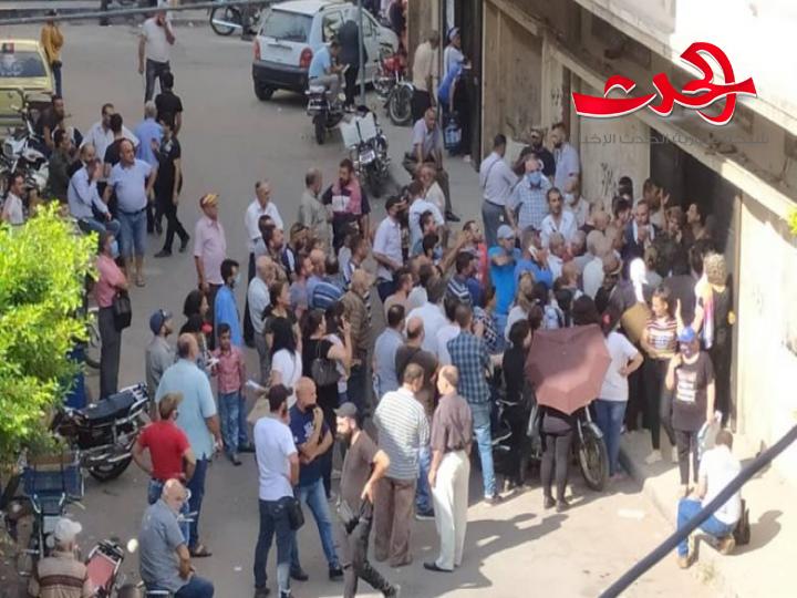 ازدحام وتدافع على مقرات التبغ في طرطوس.. محمد: آلية جديدة غداً لمنح رخص البيع لذوي الشهداء