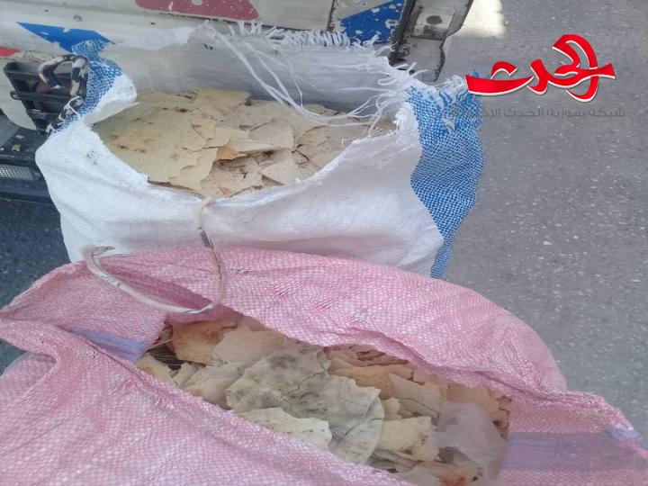 ضبط ٣٢٠٠ كغ من مادة الخبز التمويني اليابس في بلدة منين 
