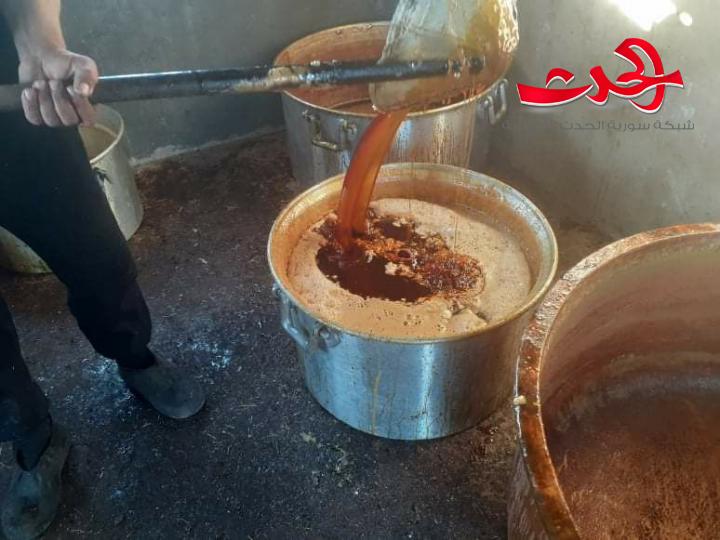 ٧٠ ألف ليرة سعر صفيحة دبس العنب في السويداء.. وأصحاب المعاصر يطالبون بتأمين أسواق خارجية لإنتاجهم