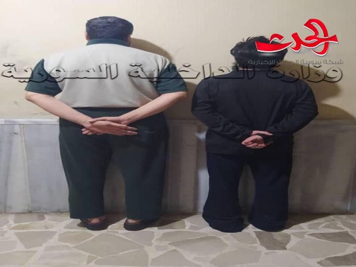 فرع الأمن الجنائي بحلب يلقي القبض على أحد مروجي الدولار المزيف.