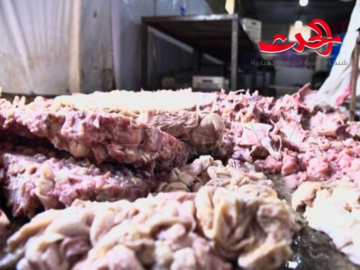 ضبط مستودع بدمشق يحوي نحو نصف طن من مادة الفروج الفاسد