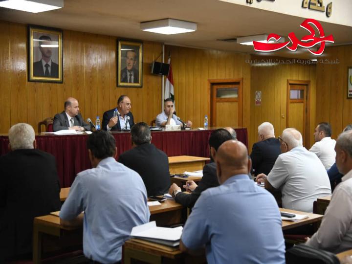 وزير التموين يبحث مع المديرين دعم المتضررين من الحرائق وضبط الغش