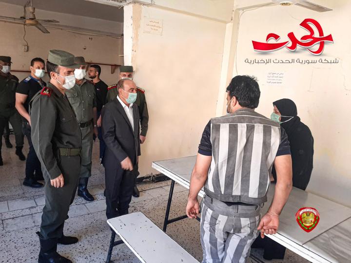 اللواء الرحمون يتفقد سجن دمشق المركزي
