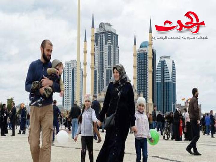 تسليم طفلين من مخيم سوري إلى جدتهما في الشيشان