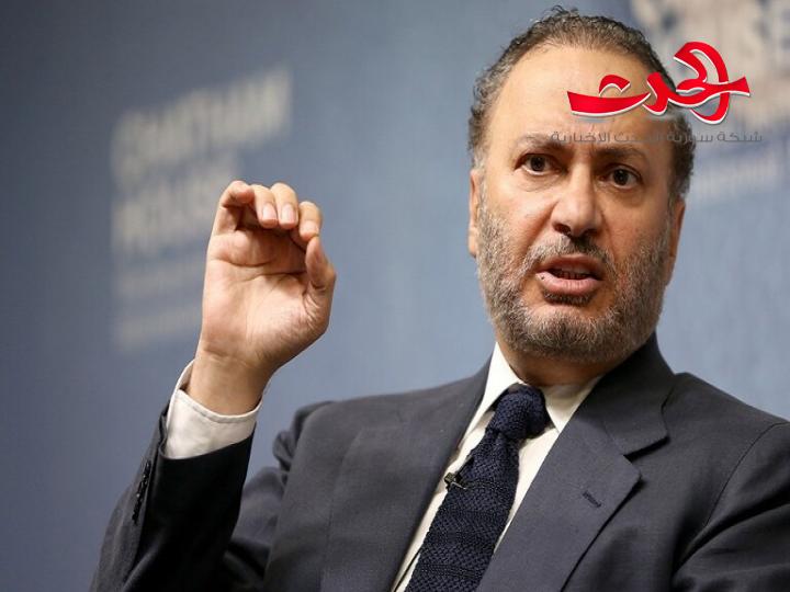 قرقاش مدافعا عن ماكرون: هو لا يريد عزل المسلمين في الغرب