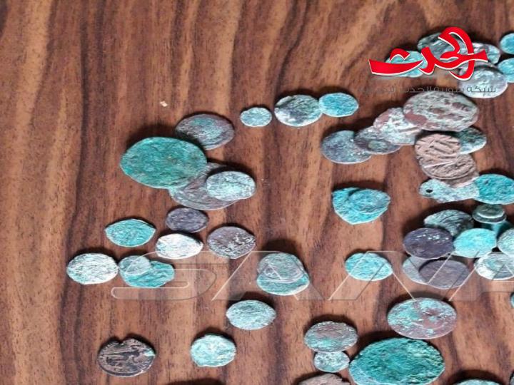  الجهات المختصة تسلم دائرة الآثار بحماة قطعا أثرية من بينها لوحات فسيفسائية