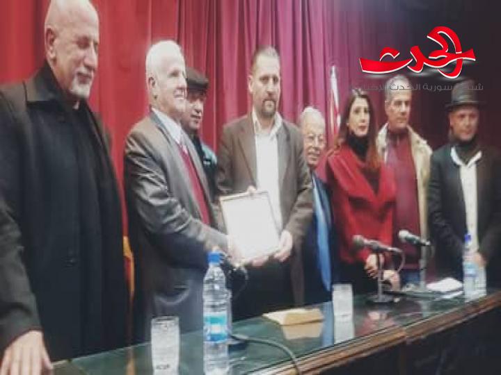 الفنان التشكيلي د.محمد غنوم مُكرّماً ضمن أيام الثقافة السورية في ثقافي أبي رمانة