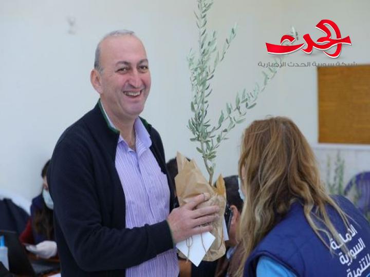 مع كل غرسة زيتون رسالة بخط السيدة الاولى أسماء الاسد لمتضرري الحرائق من الامانة السورية للتنمية