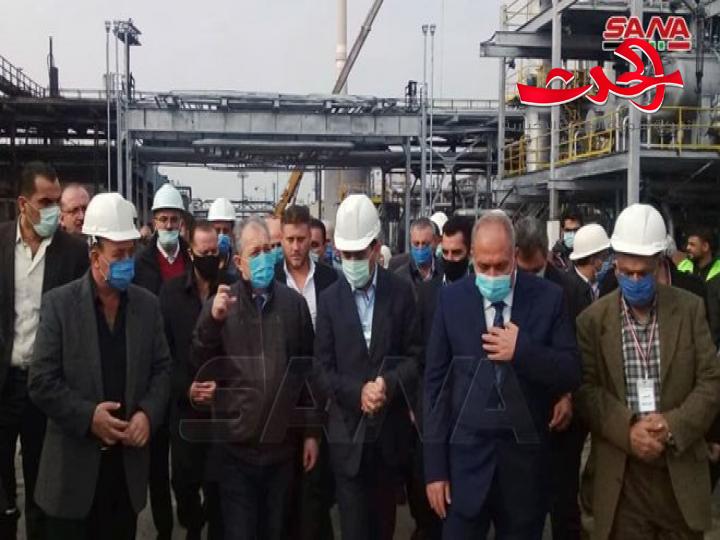 عرنوس يزور مصفاة حمص ويطلع وحدتي التقطير 22 و 10