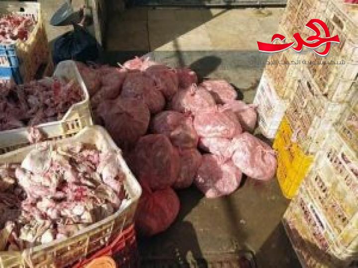 إتلاف أطنان من لحوم الدجاج الفاسدة في سوق اللحم بالزبلطاني