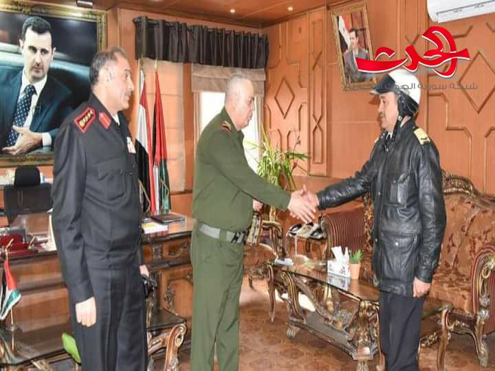 شرطة حمص تكرم شرطيا القى القبض على سارق بالجرم المشهود
