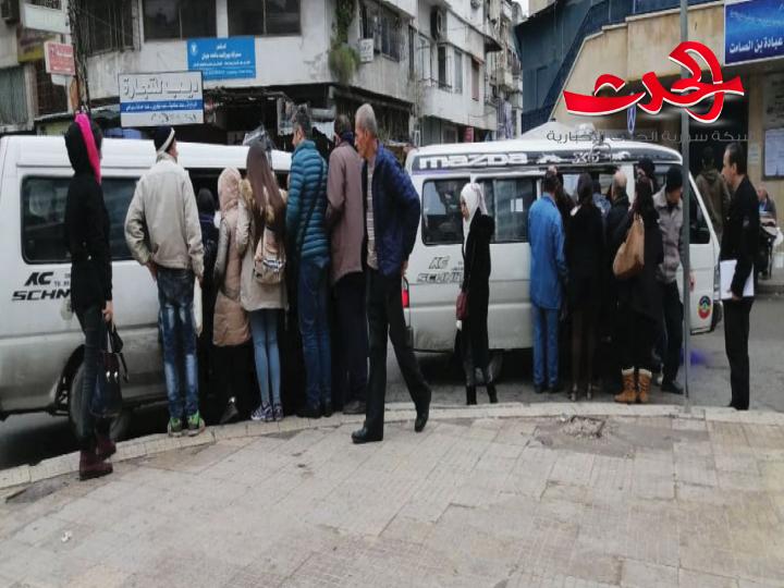 أزمة النقل تتفاقم في اللاذقية ولا يوجد آلية لضبط السيرافيس