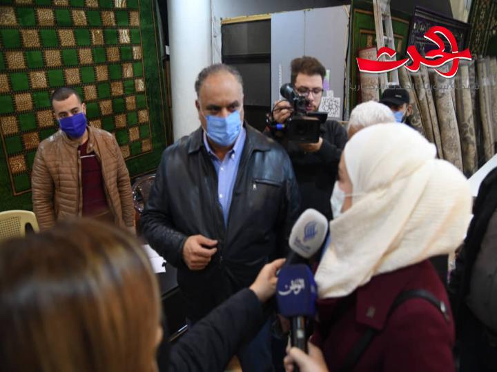 الوزير البرازي يفتتح معرض السجاد  بمجمع الامويين